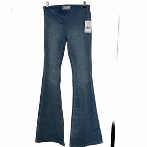 FreePeople Penny Pull-on flare denim in authentic blue.  Stretch fabric Waist 27
